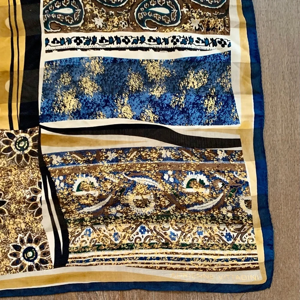 Vintage Adrienne Vittadini scarf 20/20 inch